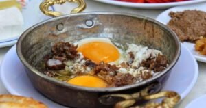 Kavurmalı Yumurta / Яйцо с мясом
