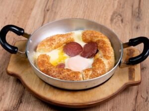 Simit Omlet Sucuk / Симит омлет суджуком