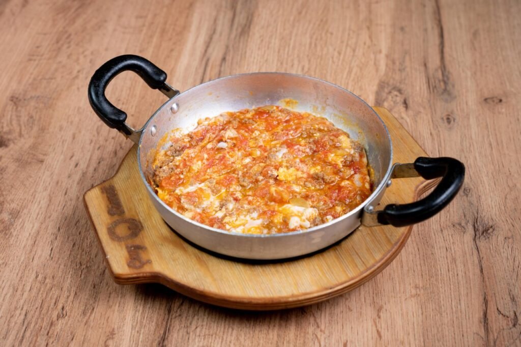 Kavurmalı Menemen / Менемен с мясом