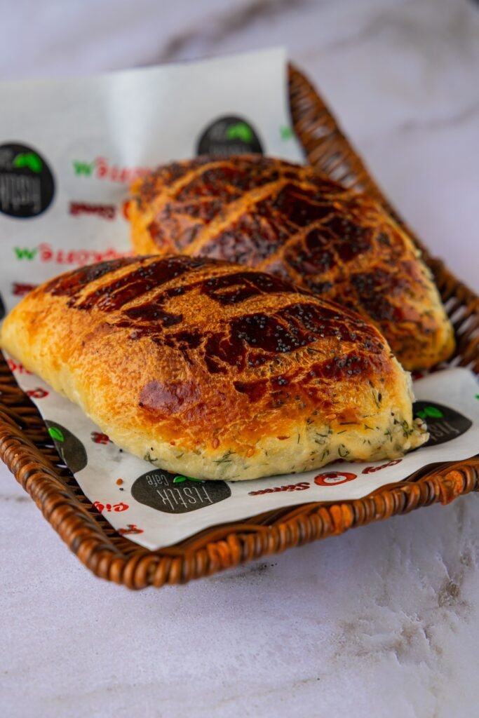 Dereotlu Poğaça / Погача с зеленью