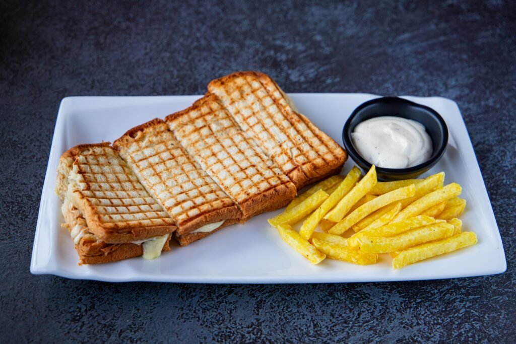 Tost Tavuklu Mantalı / Тост с курицей и грибами