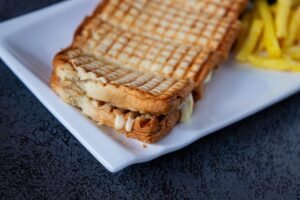 Tost Kavurmalı Kaşarlı / Тост с мясом и сыром