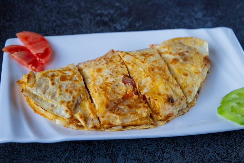 Salam ve Domatesli Omlet / Омлет с колбасой и с и с помидорами