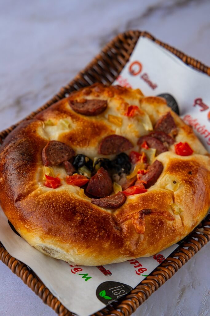 Sucuklu Mini Pizza / Мини пицца суджуком