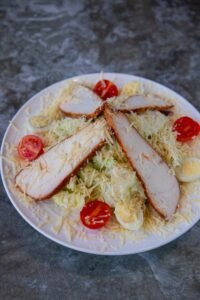 Sezar Salatası / Салат цезарь
